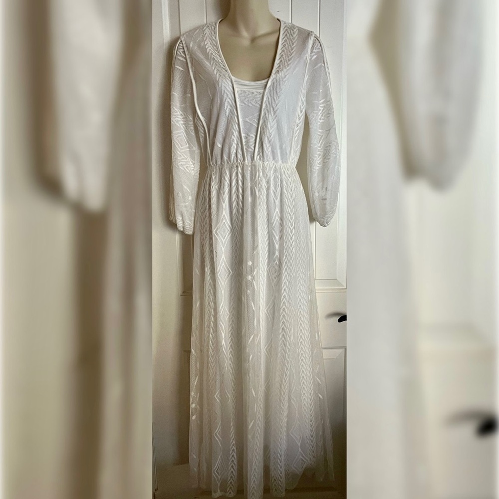 BCBGMAXAZRIA AVA V-NECK MIDI DRESS